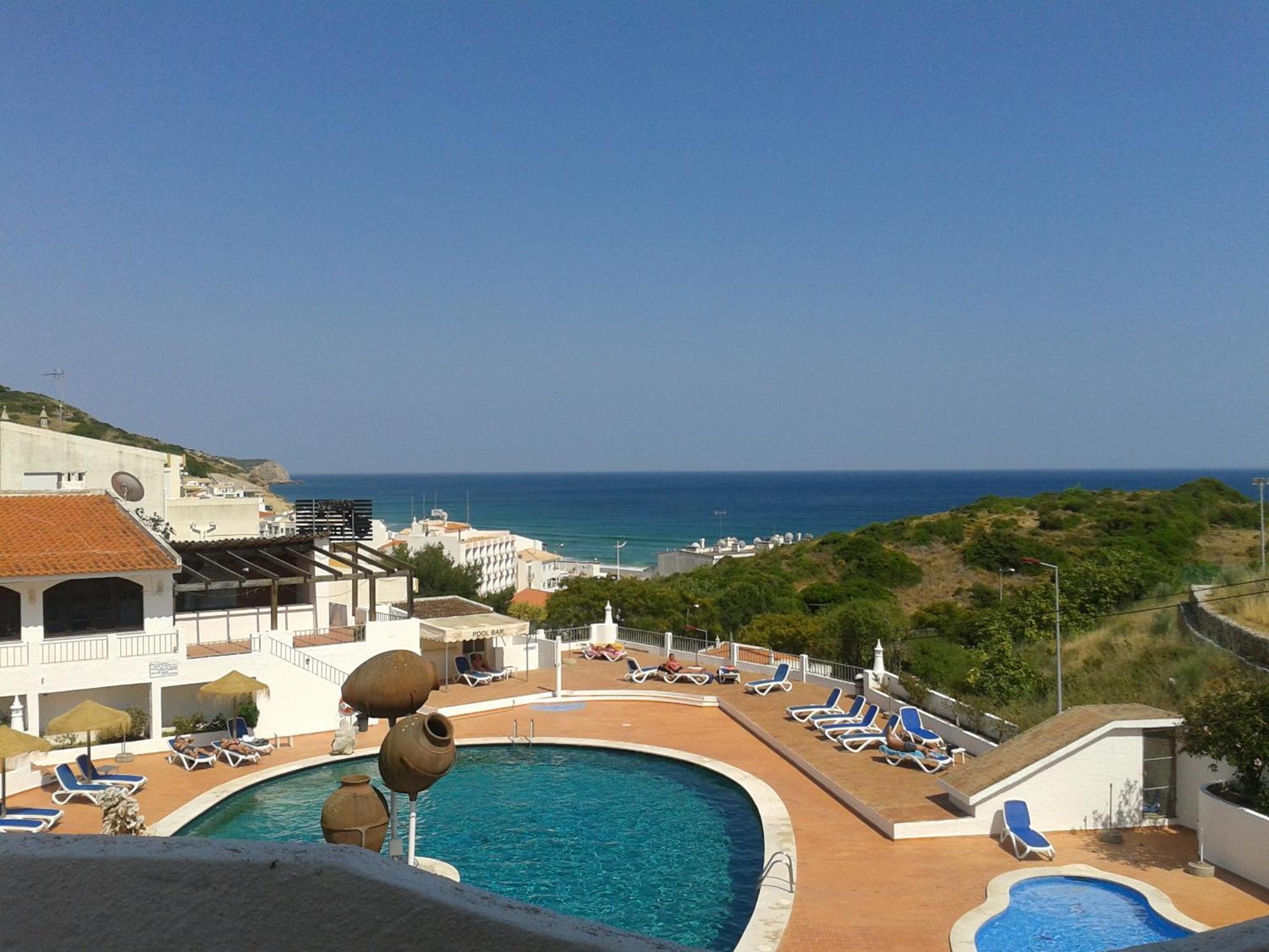 Apartamentos Salema Praia Club Luaran gambar