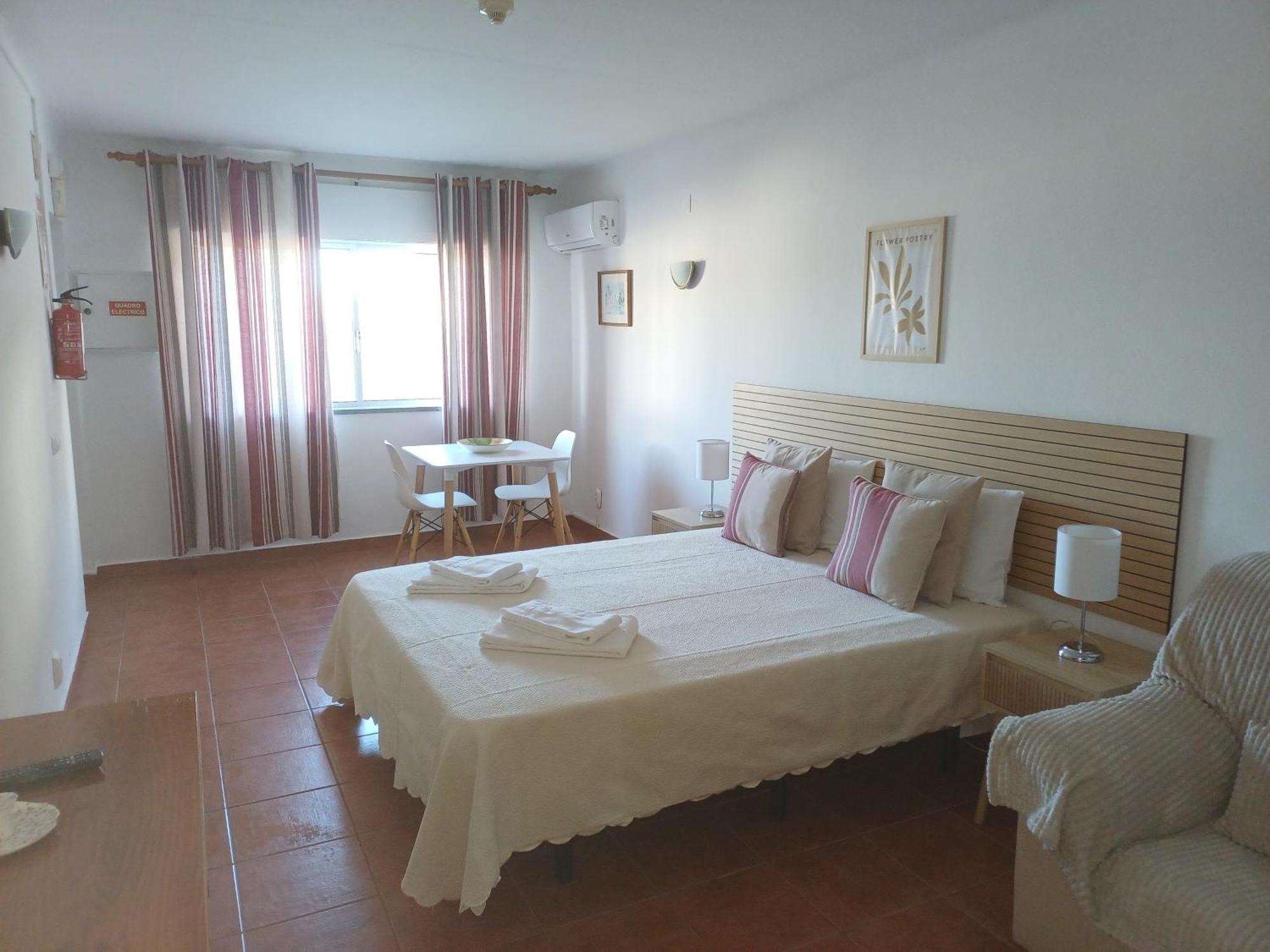 Apartamentos Salema Praia Club Luaran gambar